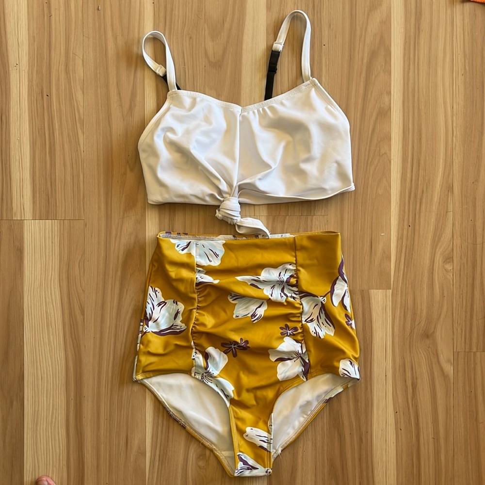 Nettle’s Tale swim set, Alicia top and bottoms in white/yellow floral size S